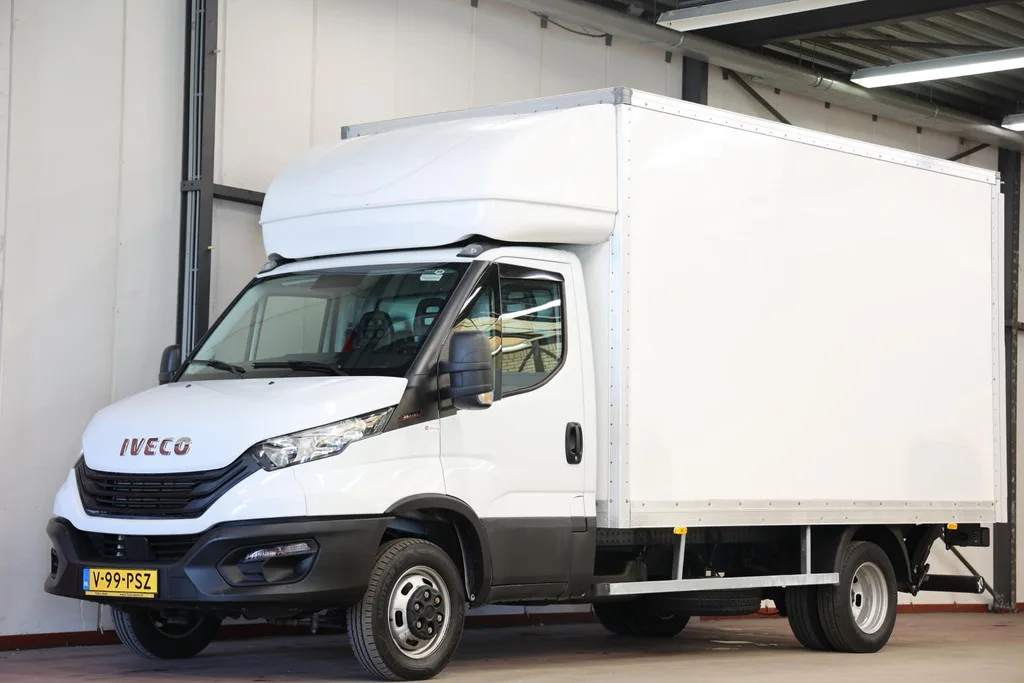 Iveco Daily 35C16 3.0 SKŘÍŇOVÝ VŮZ NÁBYTKOVÁ SKŘÍŇ S HYDRAULICKÝM ČELEM BOČNÍ DVEŘE