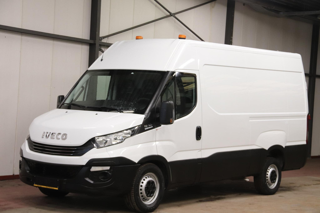 Iveco Daily 35S14V AUTOMAAT L2H2 3500KG TREKVERMOGEN 2018