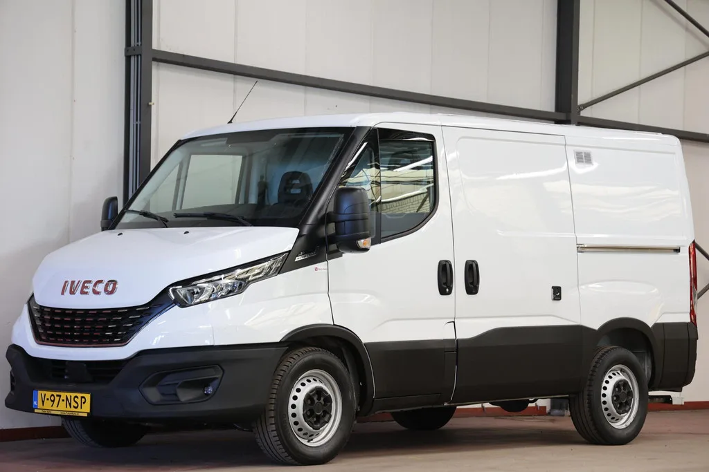 Iveco Daily 35S16V 2.3 L1H1 АВТОМАТ 160 л.с. БУКСИРОВОЧНАЯ СПОСОБНОСТЬ 3500 КГ