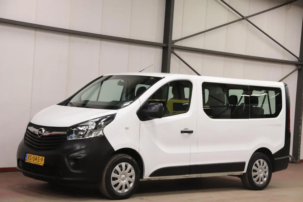 Opel Vivaro Combi 1.6 CDTI لنقل الركاب بـ 9 مقاعد ميني باص