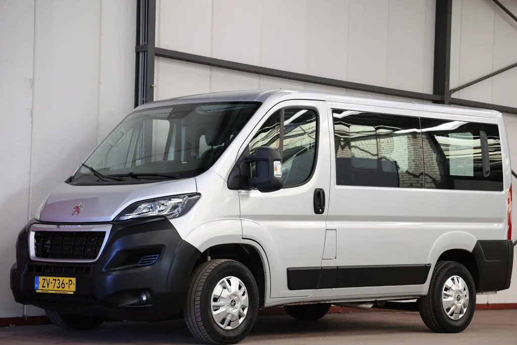 Peugeot Boxer 141 حصان حافلة ركاب بـ 9 مقاعد