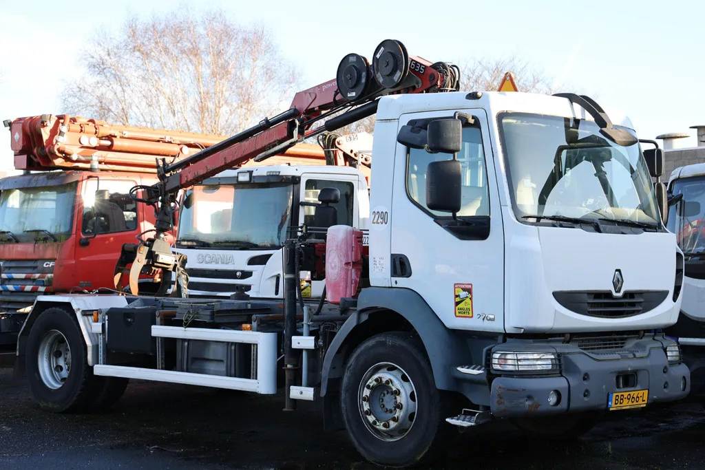 Renault  MIDLUM 270.16 HMF 635 K2 KRAAN