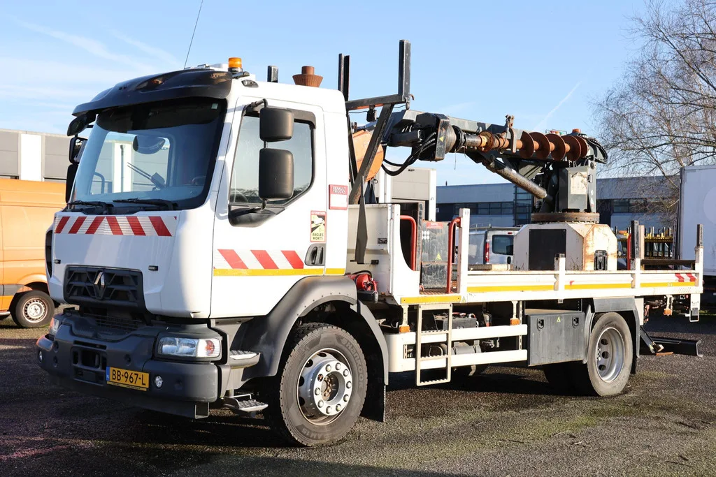 Renault  MIDLUM D240 DTI 4x2 Risa G2T drilling installation