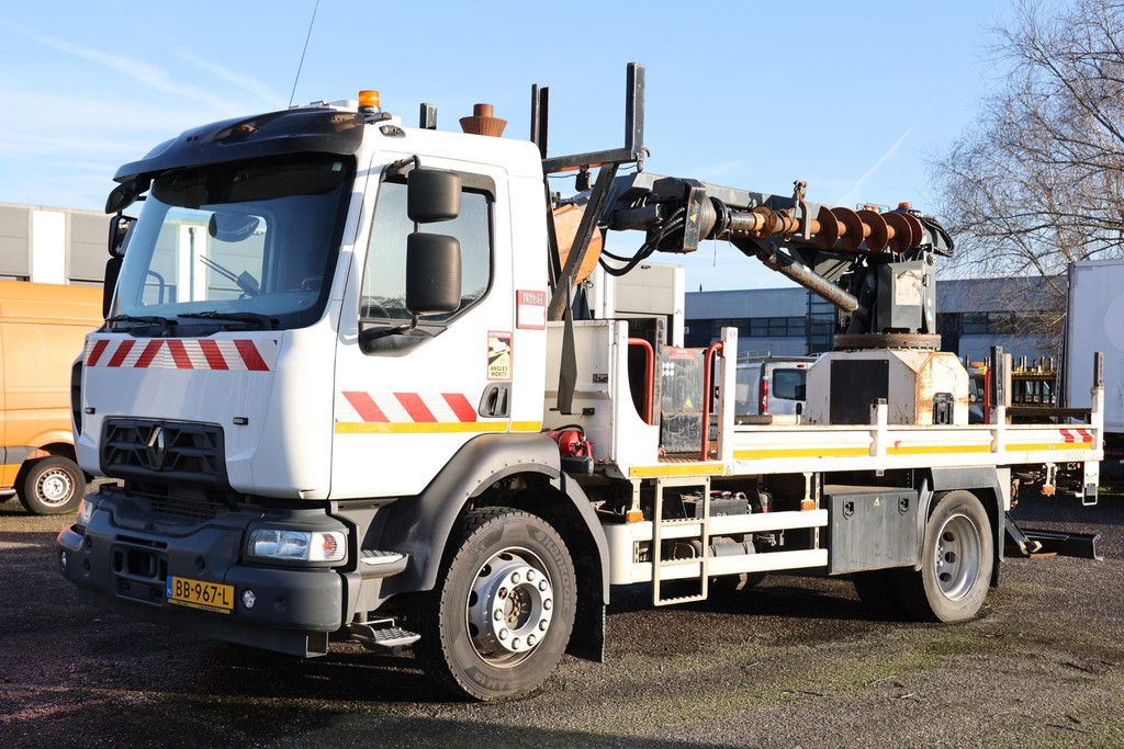 Renault MIDLUM D240 DTI 4x2 Risa G2T drilling installation