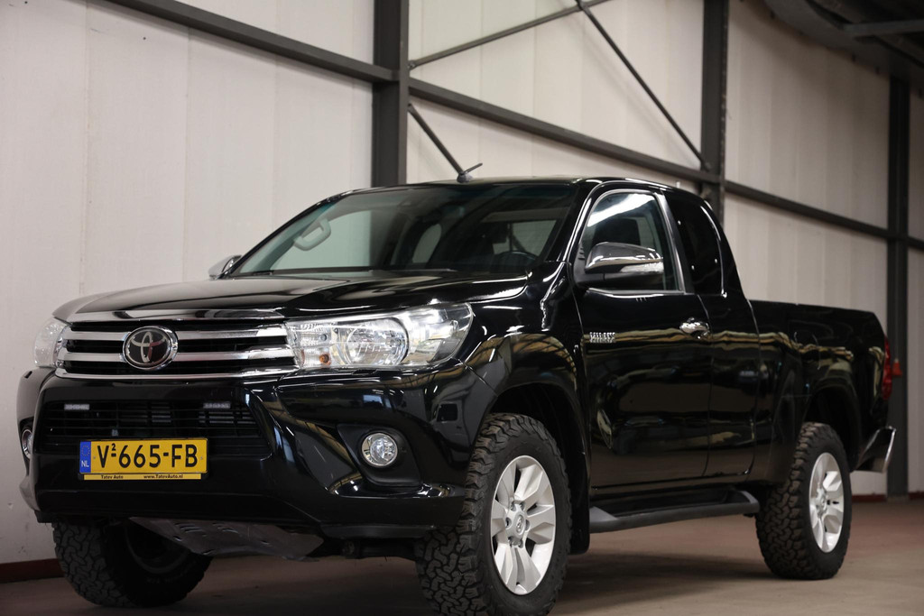 Toyota Hilux 2.4 D-4D-F Xtra Cab 4X4 MET 3500KG TREKVERMOGEN 2017